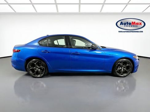 Used 2023 Alfa Romeo Giulia Estrema AWD/4WD image 10