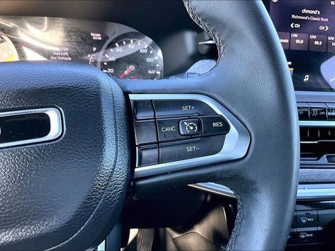 Used 2024 Jeep Compass Latitude image 12