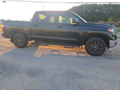 Used 2021 Toyota Tundra 4x4 CrewMax image 8