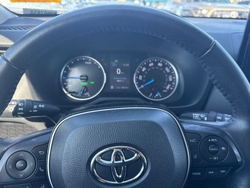 Used 2021 Toyota RAV4 XLE w/ XLE Grade Weather Package AWD/4WD image 11