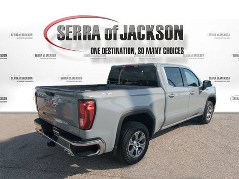 Used 2025 GMC Sierra 1500 SLE w/ X31 Off-Road Package AWD/4WD image 9
