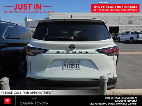 Used 2026 Toyota Sienna XLE FWD image 4