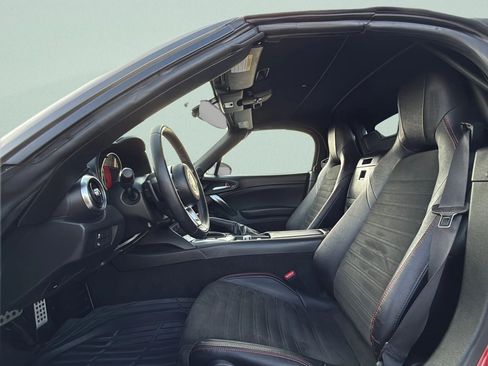 Used 2017 FIAT 124 Spider Abarth RWD image 9