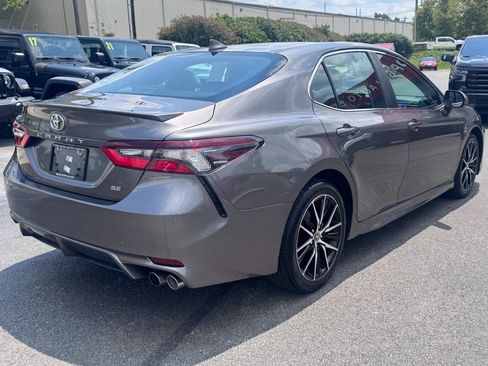 Used 2021 Toyota Camry SE FWD image 3