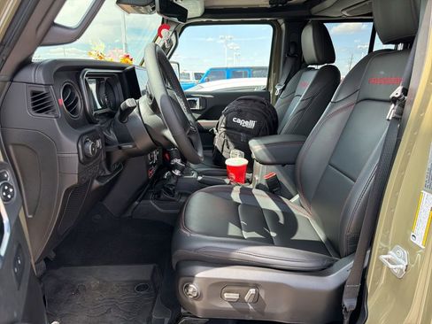 Used 2025 Jeep Wrangler Unlimited Rubicon AWD/4WD image 2