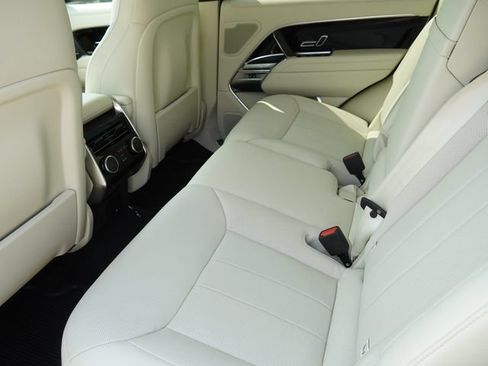 Used 2025 Land Rover Range Rover SE AWD/4WD image 13