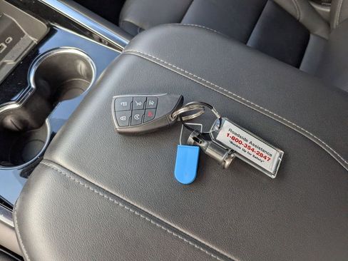 Used 2025 Chevrolet Suburban Z71 image 29