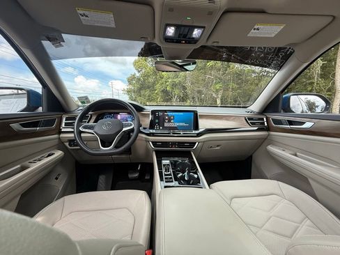 Used 2025 Volkswagen Atlas SE FWD image 18