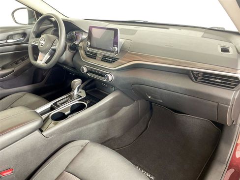Used 2024 Nissan Altima 2.5 SV FWD image 26