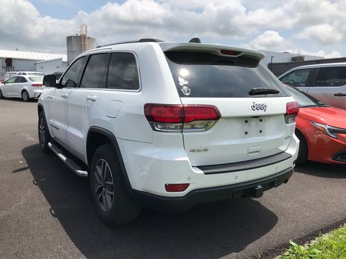 Used 2020 Jeep Grand Cherokee Laredo w/ Laredo X Package AWD/4WD image 3