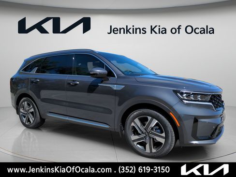 Certified 2023 Kia Sorento SX Prestige w/ Panoramic Sunroof Package AWD/4WD image 2