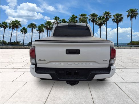 Used 2021 Toyota Tacoma Limited image 7