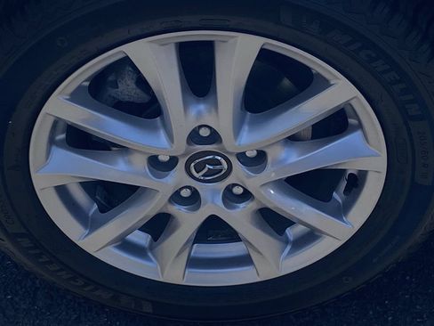 Used 2016 MAZDA MAZDA3 i Touring w/ Popular Equipment Package FWD image 8