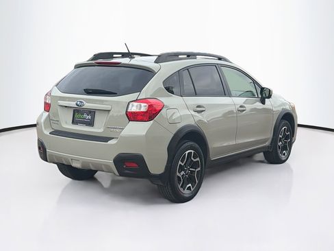 Used 2017 Subaru Crosstrek 2.0i Premium w/ Moonroof Package AWD/4WD image 9