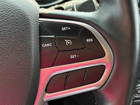 Used 2019 Jeep Cherokee Limited w/ Trailer Tow Group AWD/4WD image 13