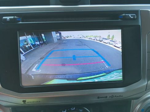 Used 2018 Toyota 4Runner SR5 AWD/4WD image 15