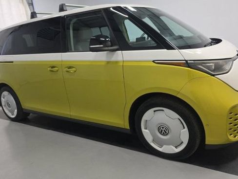 Used 2025 Volkswagen ID. Buzz 1st Edition RWD image 2