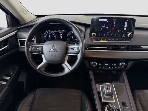 Used 2022 Mitsubishi Outlander SE image 22