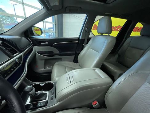 Used 2016 Toyota Highlander Limited image 12