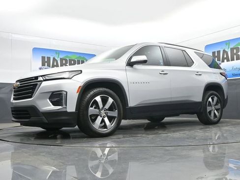 Used 2022 Chevrolet Traverse LT w/ LT Premium Package FWD image 22