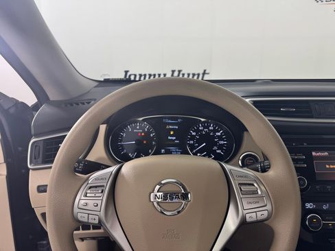 Used 2014 Nissan Rogue SV w/ SV Moonroof Package image 21