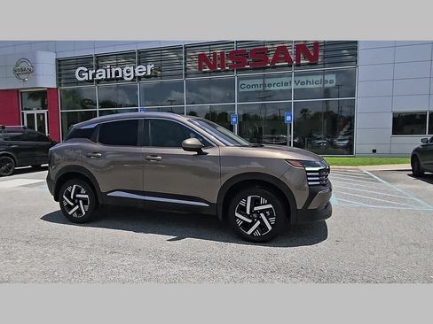 Used 2025 Nissan Kicks SV w/ SV Premium Package FWD image 37