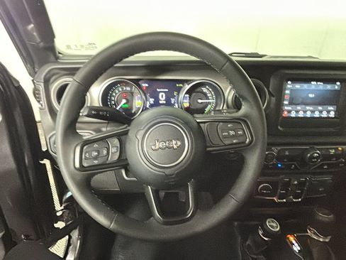 Used 2023 Jeep Wrangler Unlimited w/ Convenience Group AWD/4WD image 16