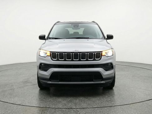 Used 2025 Jeep Compass Limited AWD/4WD image 2