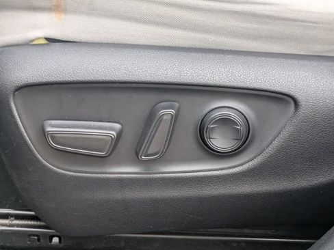 Used 2019 Toyota RAV4 XLE w/ Convenience Package FWD image 21