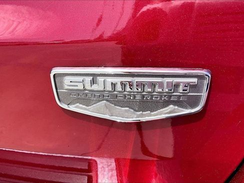 Used 2015 Jeep Grand Cherokee Summit AWD/4WD image 24