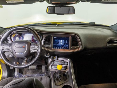 Used 2017 Dodge Challenger R/T image 22