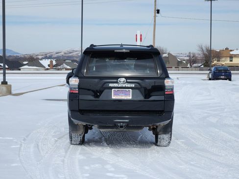 Used 2020 Toyota 4Runner SR5 Premium image 8