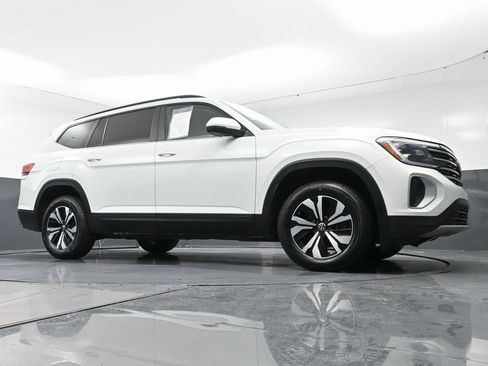 Used 2024 Volkswagen Atlas SE image 50