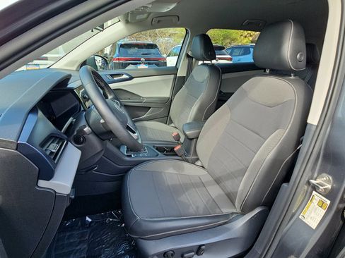 Certified 2022 Volkswagen Taos SE FWD image 14