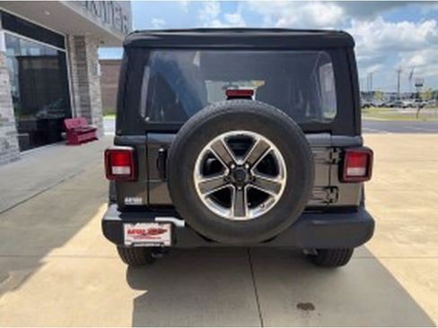 Used 2025 Jeep Wrangler Unlimited Sport AWD/4WD image 9