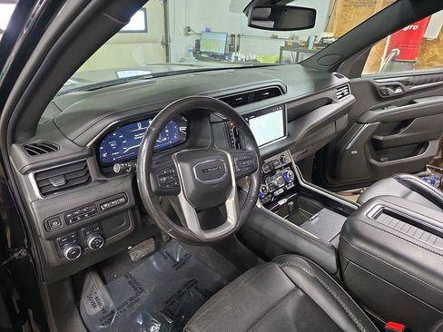 Used 2022 GMC Yukon XL Denali AWD/4WD image 18