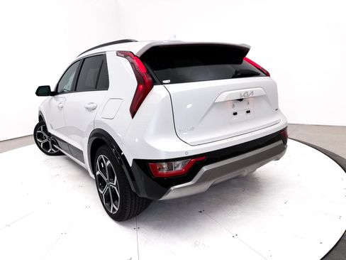 Used 2023 Kia Niro EX Touring FWD image 8