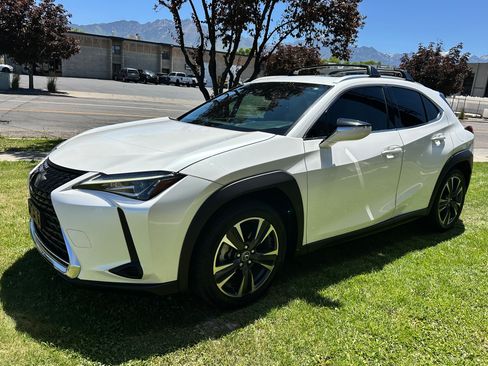 Used 2019 Lexus UX 200 w/ Accessory Package 2 FWD image 11