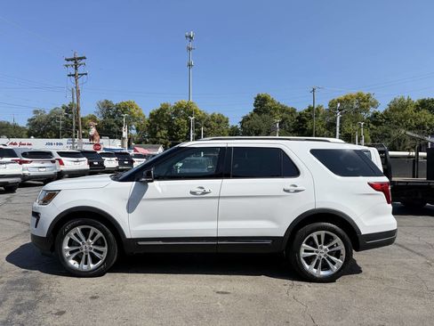 Used 2018 Ford Explorer XLT w/ Equipment Group 202A image 5