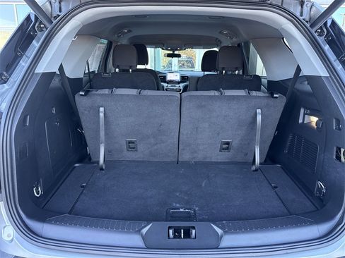 Used 2024 Ford Explorer XLT image 19