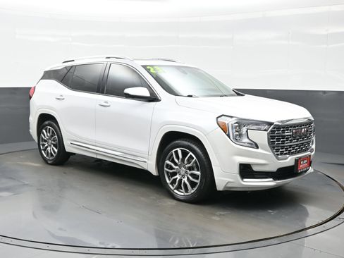 Used 2023 GMC Terrain Denali w/ Denali Premium Package AWD/4WD image 8