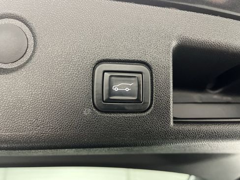 Used 2020 Chevrolet Equinox LT image 29