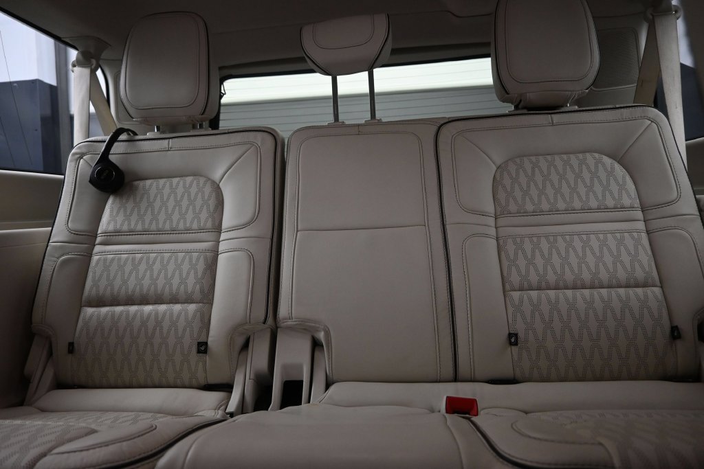 Used 2021 Lincoln Navigator L Black Label w/ Cargo Convenience Package AWD/4WD image 11