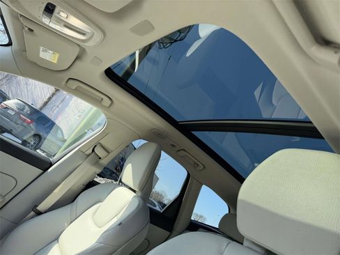 Used 2022 Volvo XC60 B5 Momentum w/ Protection Package Premier image 19