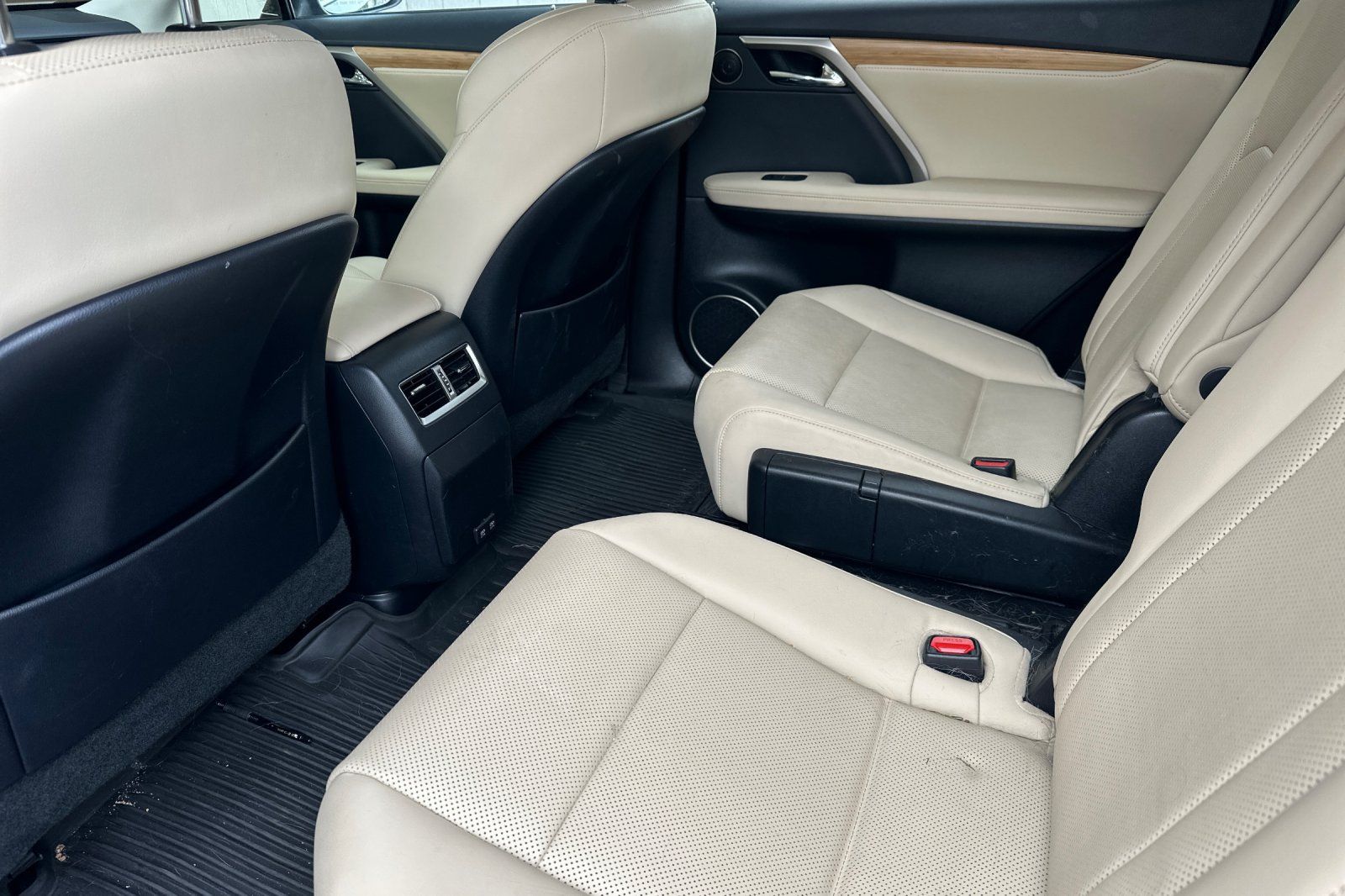 Used 2022 Lexus RX 350L FWD w/ Premium Package image 8
