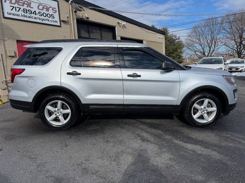 Used 2018 Ford Explorer 4WD image 2