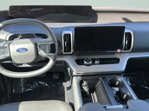 Certified 2025 Ford Expedition Active AWD/4WD image 15