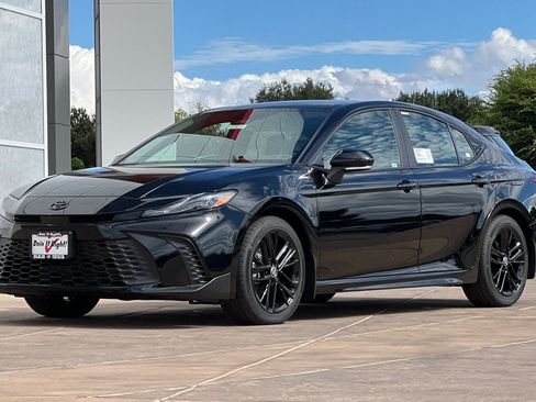 New 2026 Toyota Camry SE FWD image 8