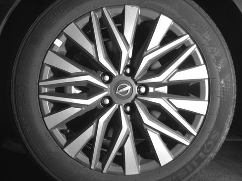 Used 2025 Nissan Altima 2.5 SV image 12