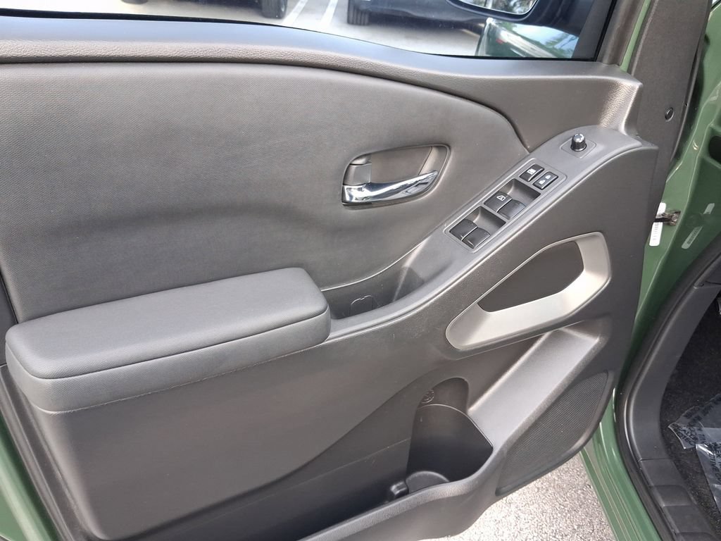 Used 2022 Nissan Frontier SV RWD image 14